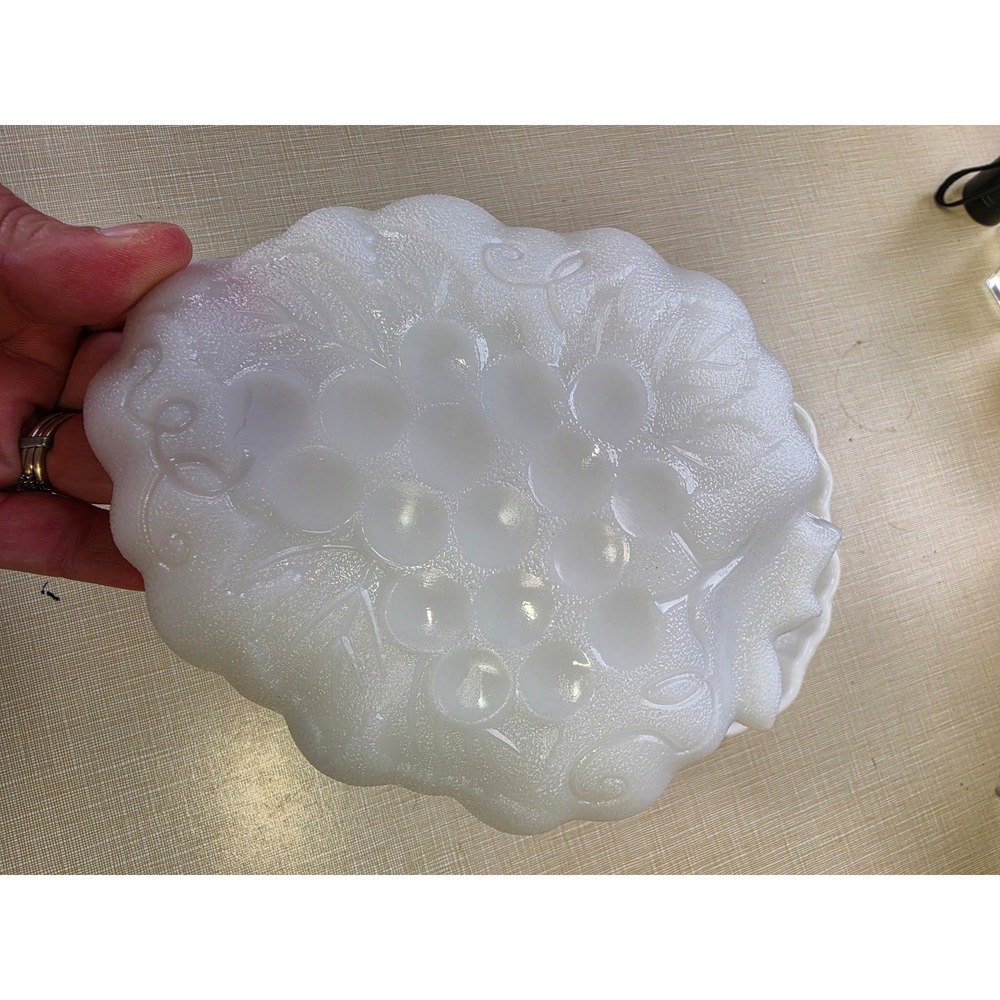 Vintage Milk Glass Grape Leaf Trinket Dish Set of 2 White Scalloped Small Bowls - Picture 3 of 5